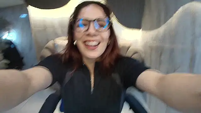 nadia r  online show from July 2026 08:00:01 PM