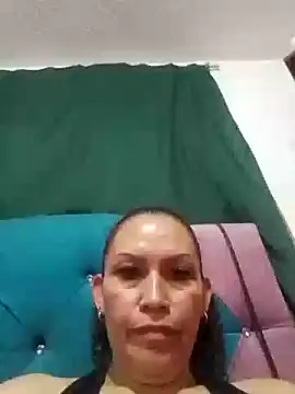 mommy estefy online show from September 2025 01:06:02 AM
