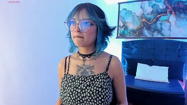 Snapshot of Lucyliw_ chatting on September 2025 08:53:02 PM Lucyliw online show from September 2025 08:53:02 PM