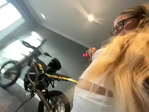 petitelucyXoxx online show from June 2026 07:28:02 PM