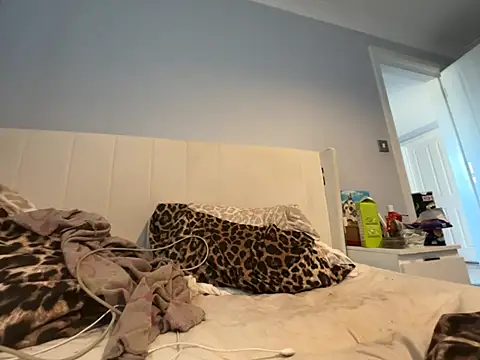 petitelucyXoxx online show from July 2026 05:27:02 PM