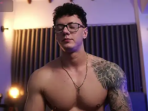 Snapshot of Thomas_Falcon chatting on October 2025 02:23:02 AM Thomas Falcon online show from October 2025 02:23:02 AM