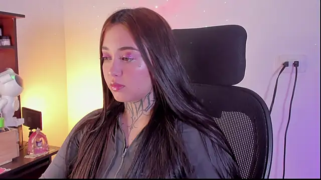 Snapshot of SofiaBermudez chatting on October 2025 01:30:02 AM SofiaBermudez online show from October 2025 01:30:02 AM