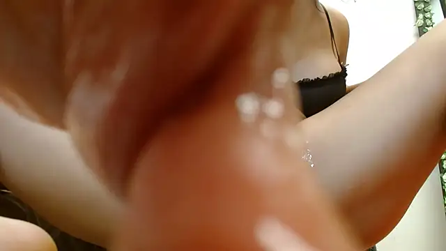 Nataly Burning online show from December 2025 04:01:01 PM