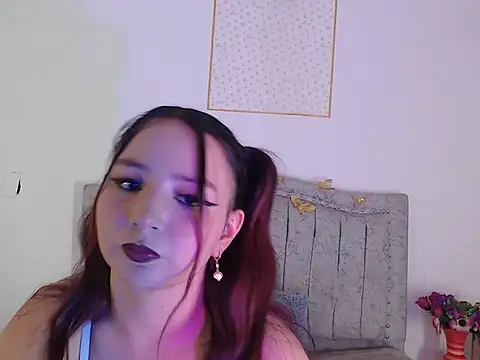 Mia2xsmith online show from May 2026 04:18:01 AM