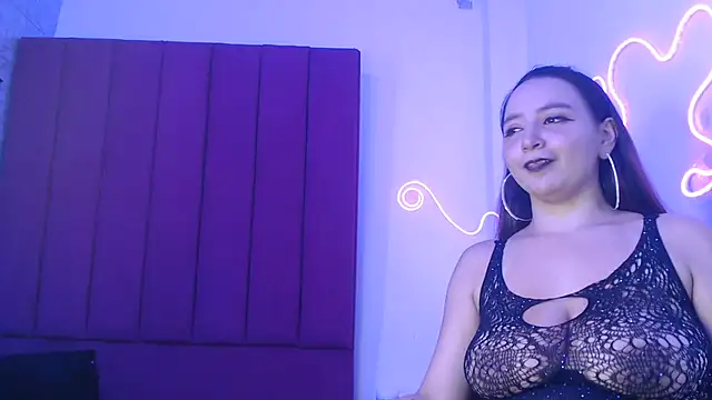 Mia2xsmith online show from June 2026 08:47:02 AM