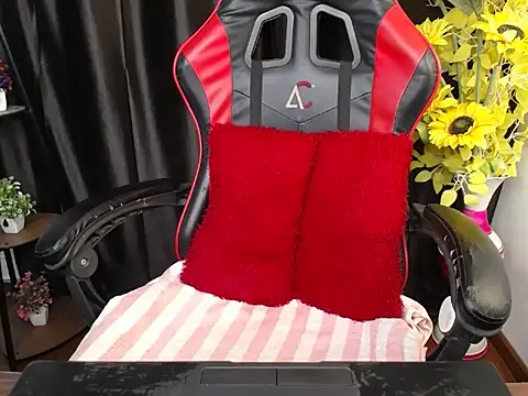 Snapshot of LOVE_BEAUTYY chatting on November 2025 02:08:01 PM LOVE BEAUTYY online show from November 2025 02:08:01 PM