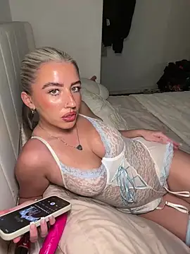 Snapshot of BlondeBetty chatting on February 2026 05:55:01 PM BlondeBetty online show from February 2026 05:55:01 PM