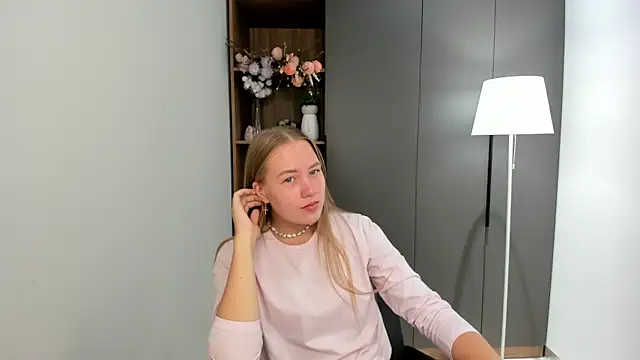 AlbaMesick online show from September 2025 05:40:01 AM