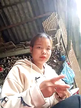 Huyen x online show from April 2026 01:49:01 AM