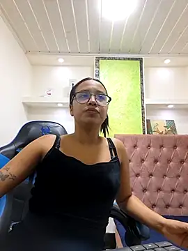 susan mooree online show from November 2025 07:03:01 PM