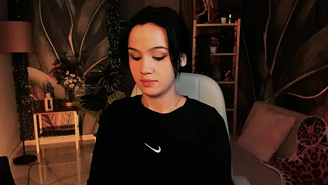 MonicaFarmer online show from October 2025 05:32:02 PM