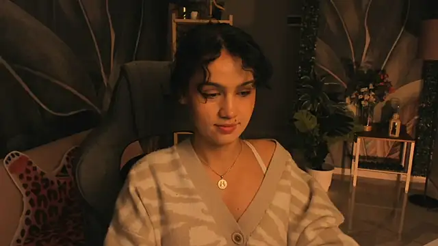 MonicaFarmer online show from October 2025 06:05:01 PM