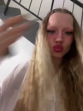 Snapshot of Sugar_Pop chatting on September 2025 08:31:01 PM Sugar Pop online show from September 2025 08:31:01 PM