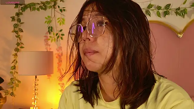 Lauuu2007 online show from April 2026 08:46:01 PM