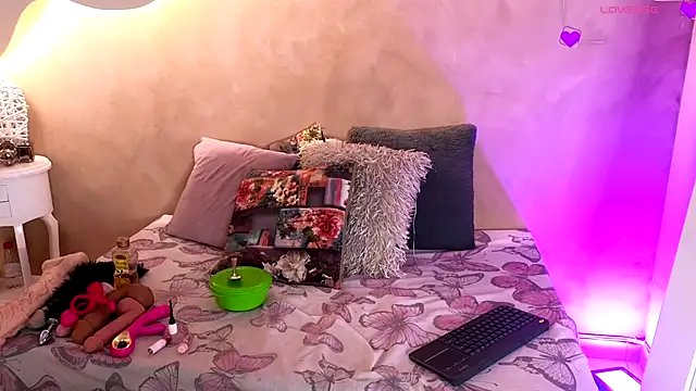 Kloee 12 online show from October 2025 12:17:02 PM