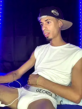 Snapshot of Alexx_1214 chatting on October 2025 11:47:02 PM Alexx 1214 online show from October 2025 11:47:02 PM