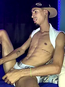 Snapshot of Alexx_1214 chatting on October 2025 07:13:01 PM Alexx 1214 online show from October 2025 07:13:01 PM