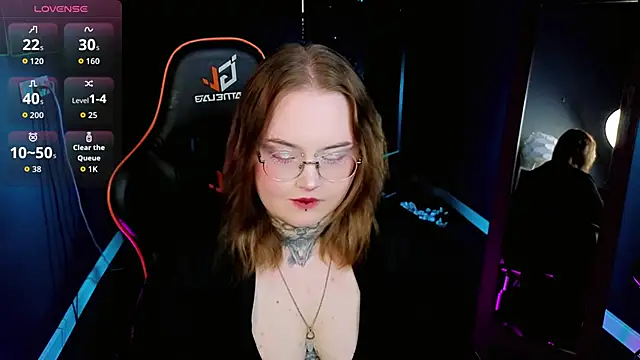 Snapshot of Alice_Linger chatting on September 2025 03:33:01 PM Alice Linger online show from September 2025 03:33:01 PM
