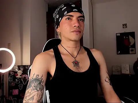 guynextdo0r online show from October 2025 06:36:01 PM