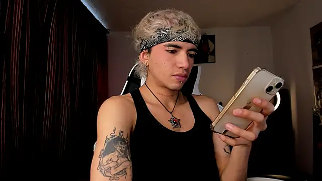 guynextdo0r online show from October 2025 08:30:01 PM