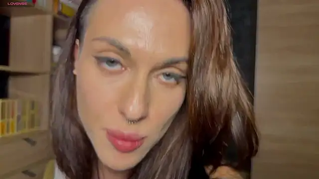 AzureEyes online show from November 2025 03:23:01 PM