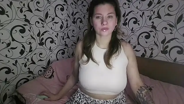 YourEmilie online show from November 2025 04:36:01 PM