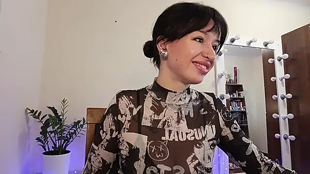 quiet smile online show from October 2025 08:13:02 AM