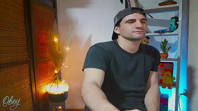 Snapshot of ObeyLust chatting on September 2025 03:43:02 AM ObeyLust online show from September 2025 03:43:02 AM