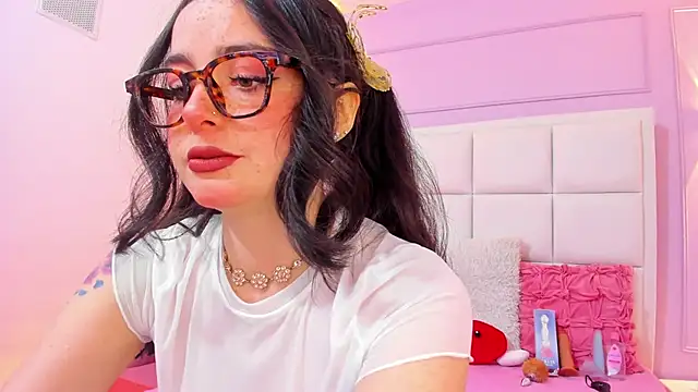 Ashleypetit online show from February 2026 12:45:02 PM