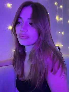 Elizabeth Tay online show from October 2025 05:02:02 PM