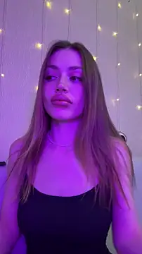 Elizabeth Tay online show from December 2025 06:37:02 PM