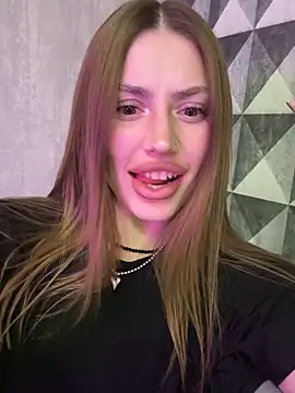 Elizabeth Tay online show from March 2026 06:33:01 PM