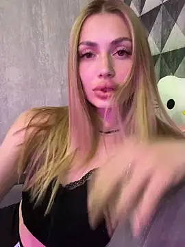 Snapshot of Elizabeth_Tay chatting on May 2026 06:49:01 PM Elizabeth Tay online show from May 2026 06:49:01 PM