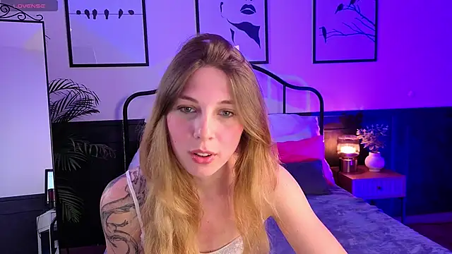 Snapshot of MiillKiss chatting on September 2025 04:52:01 PM MiillKiss online show from September 2025 04:52:01 PM