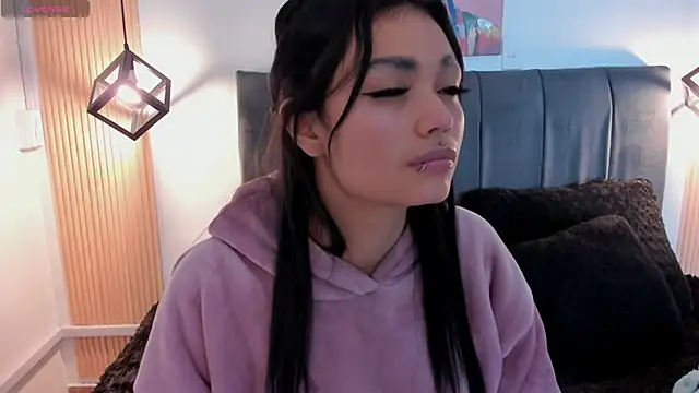 Evaa rosee  online show from September 2025 11:48:01 AM