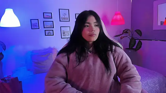 Evaa rosee  online show from October 2025 11:44:01 AM