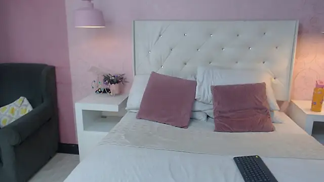 NatashaLimaa online show from October 2025 02:42:02 AM