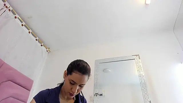 miajhonsonx online show from April 2026 02:16:02 PM