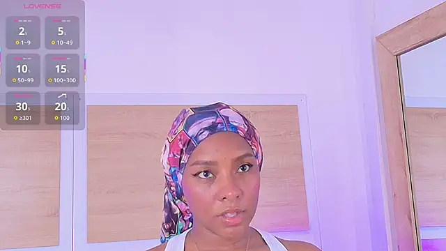 ValeryCortezm online show from November 2025 01:22:01 PM