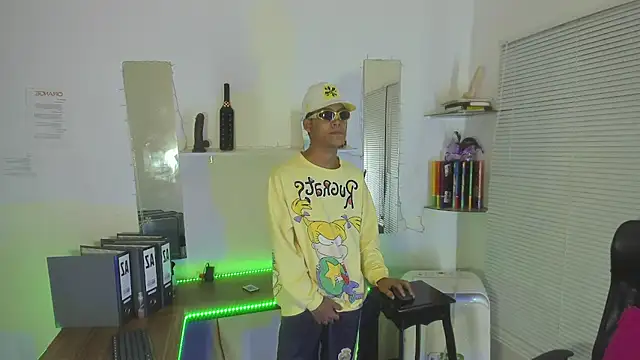 xxKamadevaxx online show from February 2026 12:33:01 PM