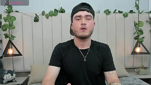 SALVATORE MULLER1 online show from November 2025 04:33:01 AM