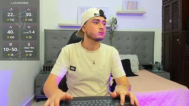 SALVATORE MULLER1 online show from November 2025 09:37:02 PM