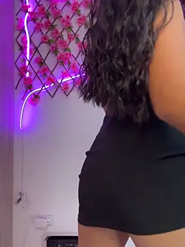 Snapshot of RaquelOficial chatting on October 2025 07:14:02 PM RaquelOficial online show from October 2025 07:14:02 PM