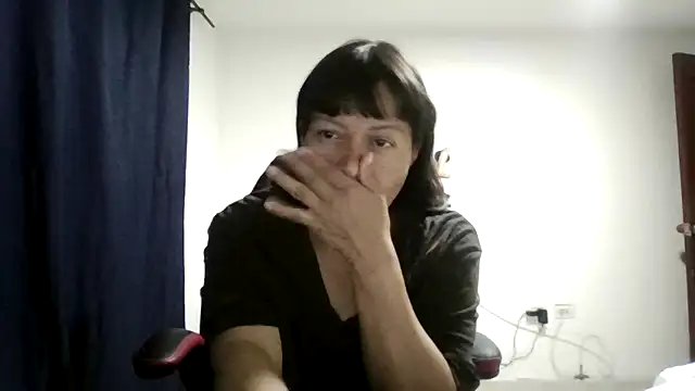 Snapshot of adri89-g chatting on June 2026 04:06:01 AM adri89-g online show from June 2026 04:06:01 AM