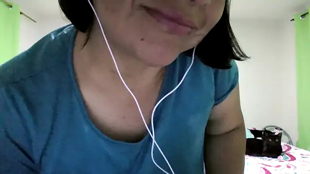 Snapshot of adri89-g chatting on June 2026 01:07:02 AM adri89-g online show from June 2026 01:07:02 AM