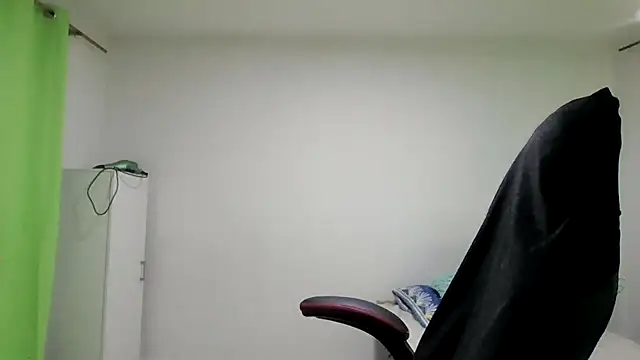 Snapshot of adri89-g chatting on July 2026 12:43:01 PM adri89-g online show from July 2026 12:43:01 PM
