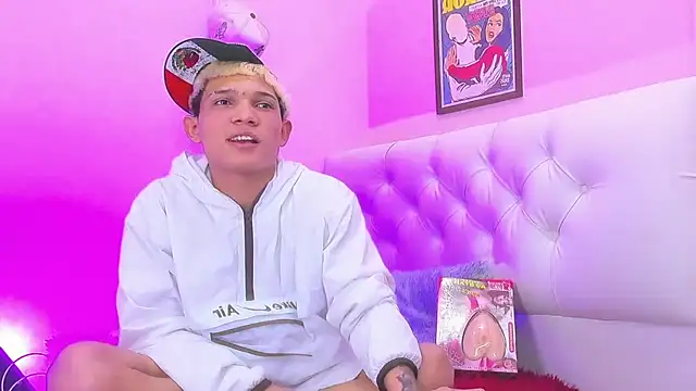 EL VENEZOLANO 22CM online show from December 2025 04:40:01 AM