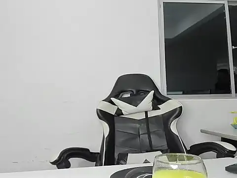 EL VENEZOLANO 22CM online show from February 2026 05:01:02 AM