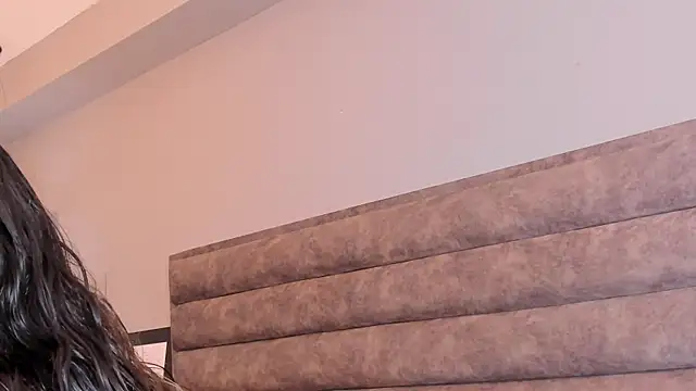 Snapshot of Aliciabloom chatting on October 2025 12:25:01 PM Aliciabloom online show from October 2025 12:25:01 PM